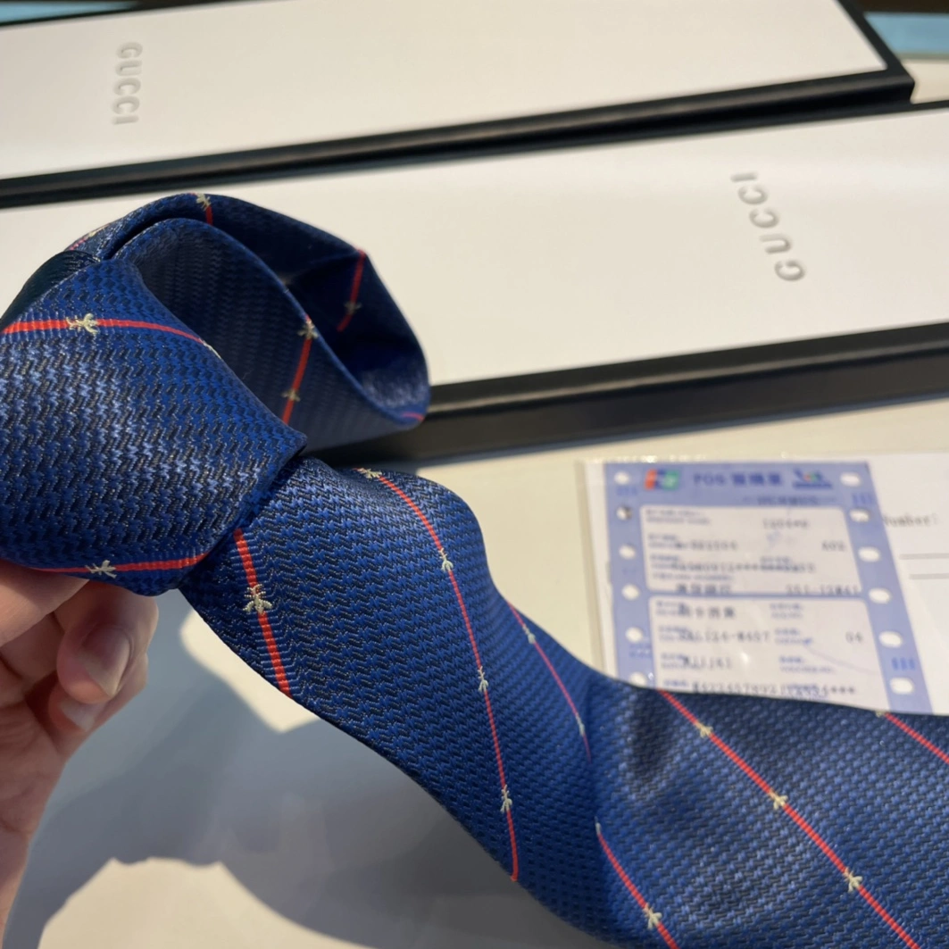 Gucci Necktie For Men Sleek 2902