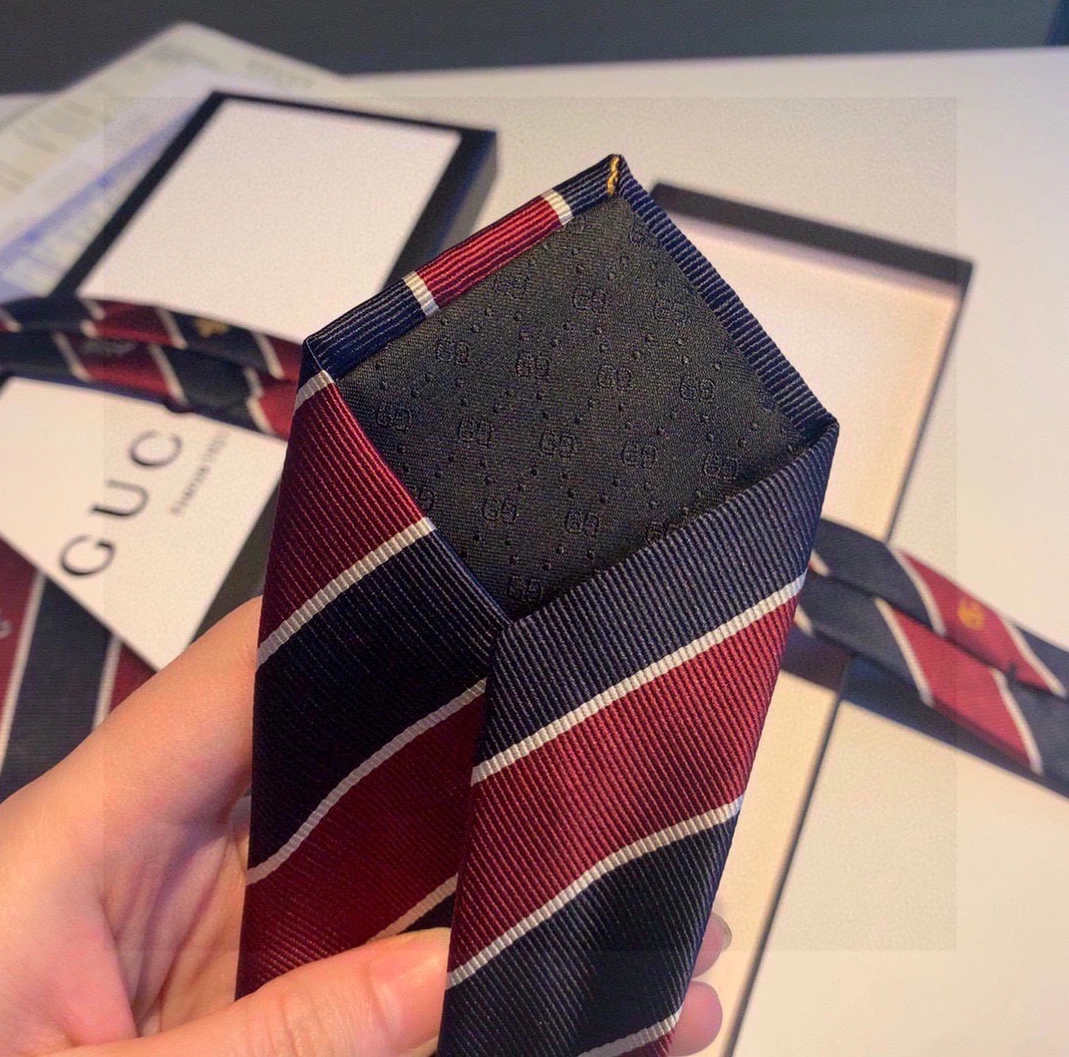 Gucci Necktie For Men Soft 6927