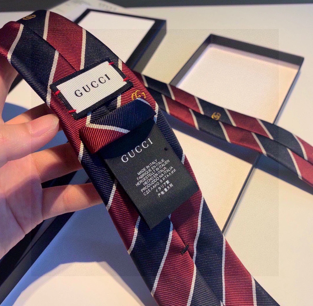 Gucci Necktie For Men Soft 6927