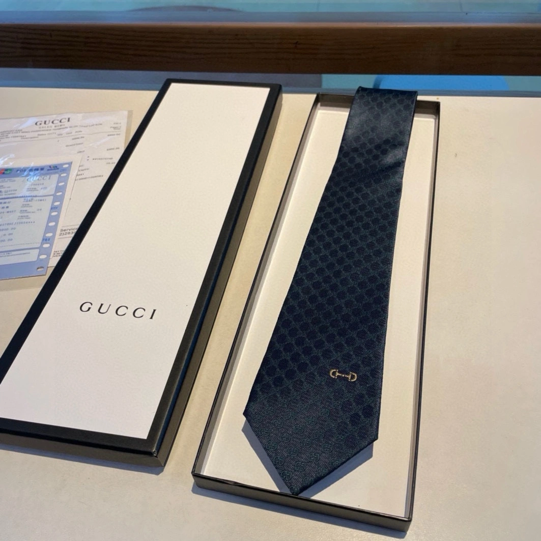 Gucci Necktie For Men Trendsetting 3927