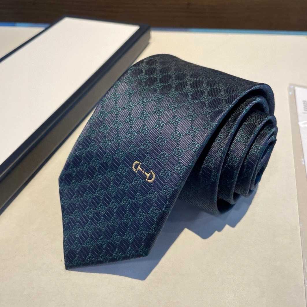 Gucci Necktie For Men Trendsetting 3927