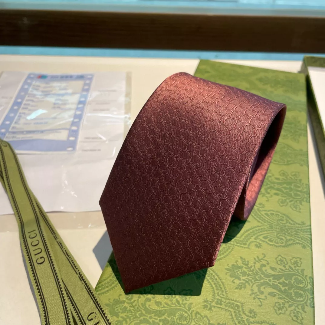 Gucci Necktie Refined 3216