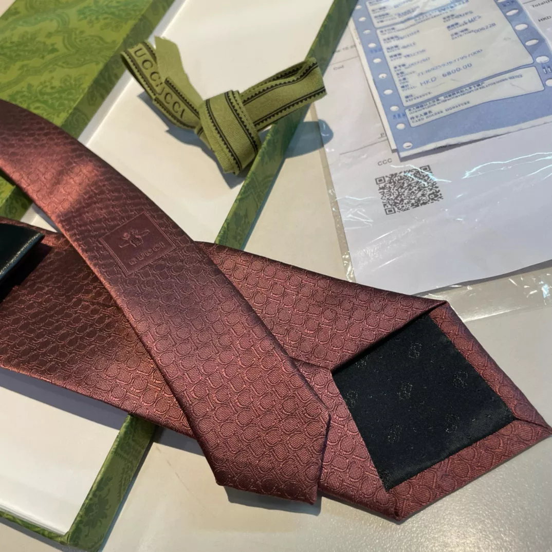 Gucci Necktie Refined 3216