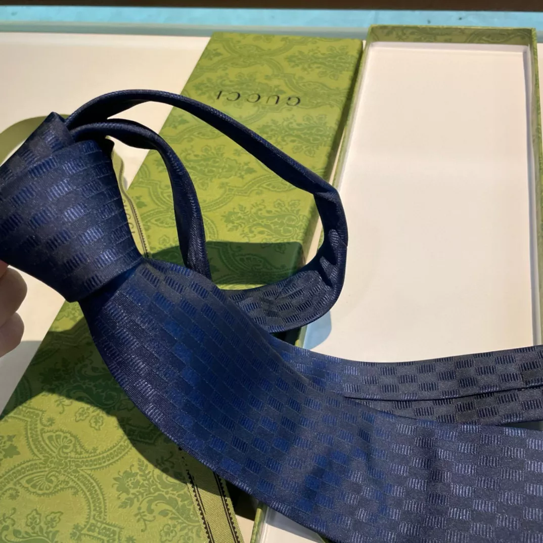 Gucci Necktie StreetReady 2995