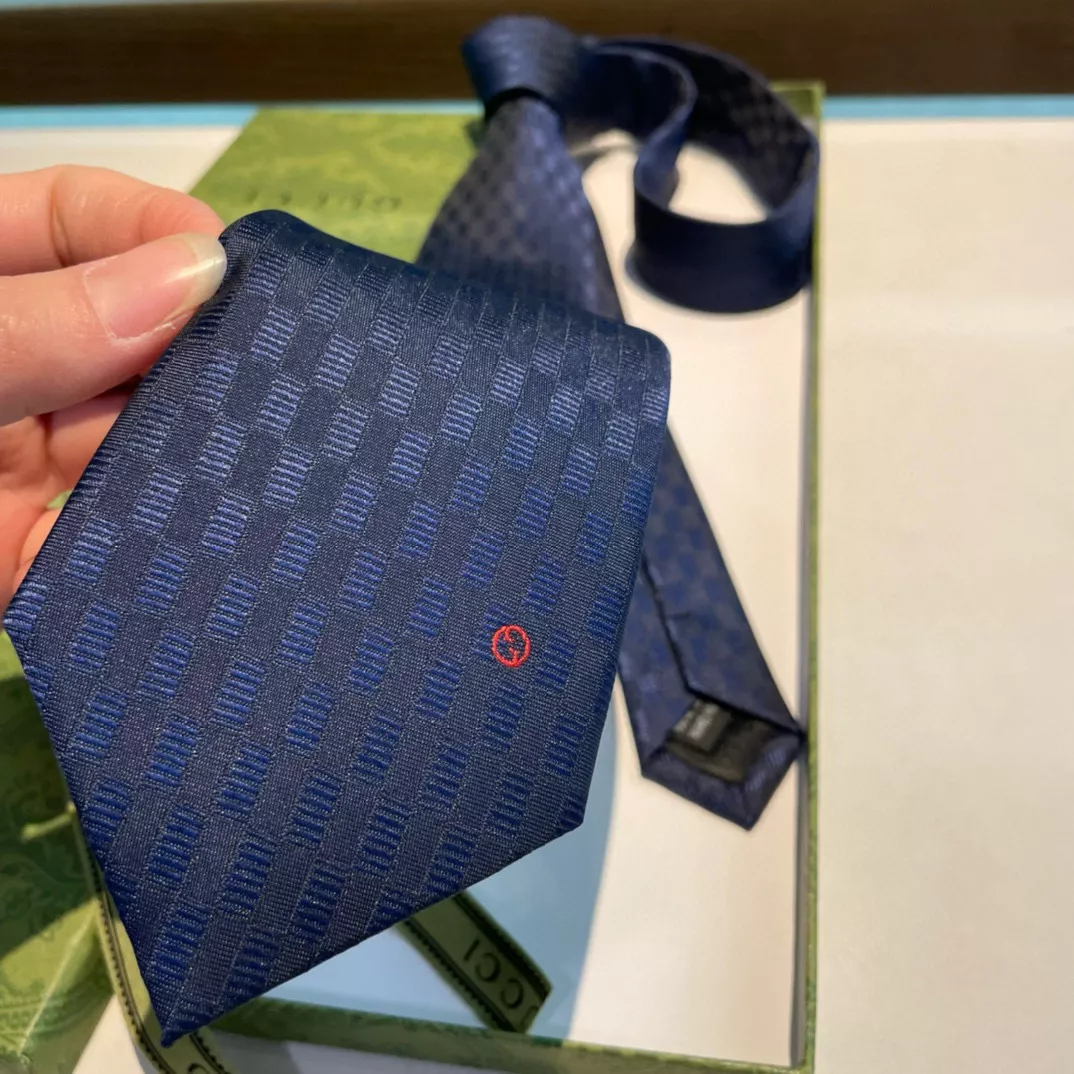 Gucci Necktie StreetReady 2995