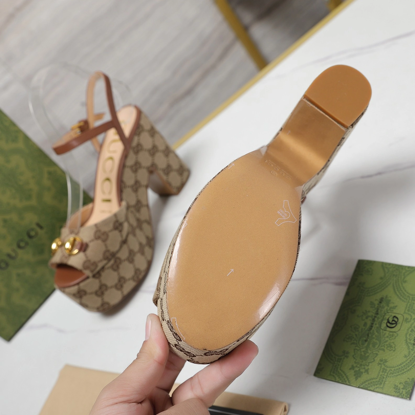 Gucci Sandal For Women Trendsetting 7045