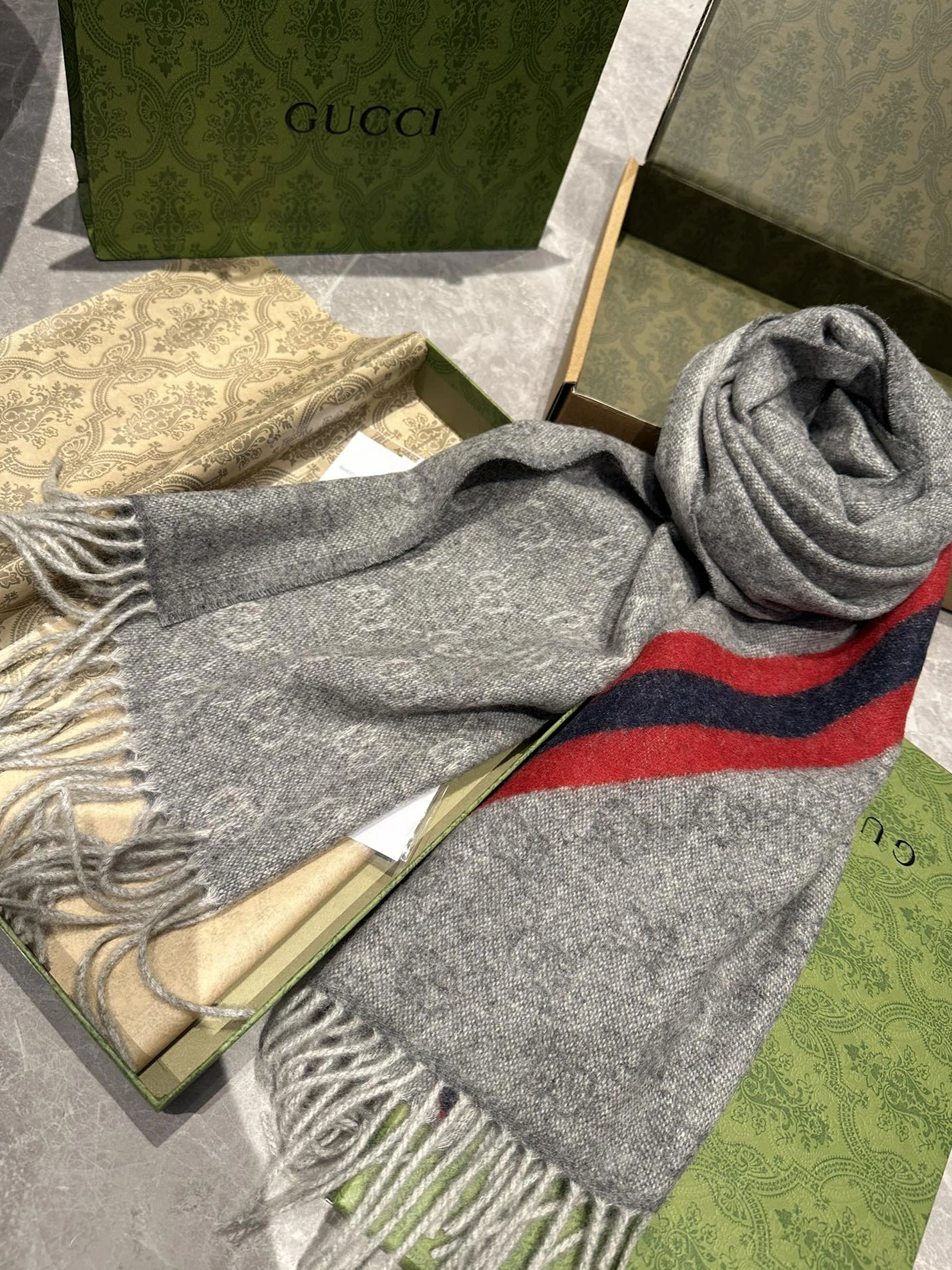 Gucci Scarf Compact 5068