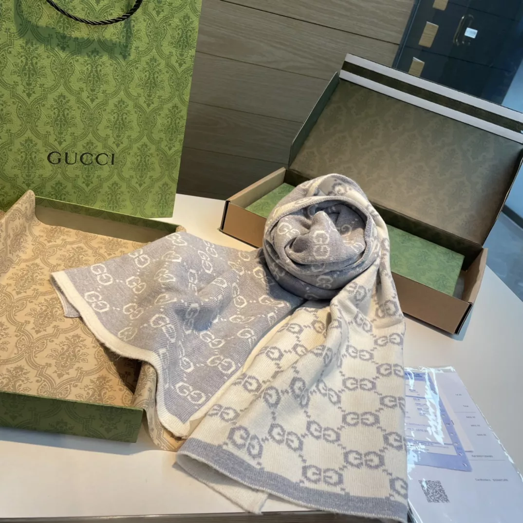 Gucci Scarf For Women Classic 8442
