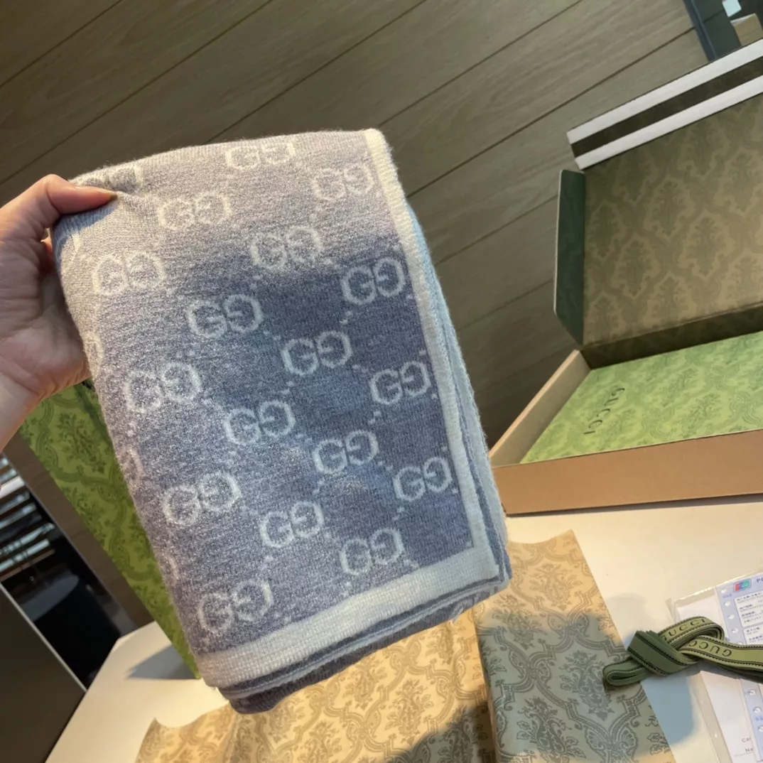 Gucci Scarf For Women Classic 8442