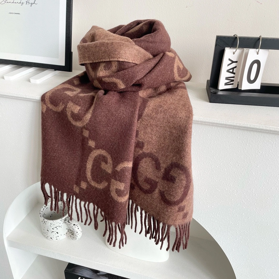 Gucci Scarf Sophisticated 7590