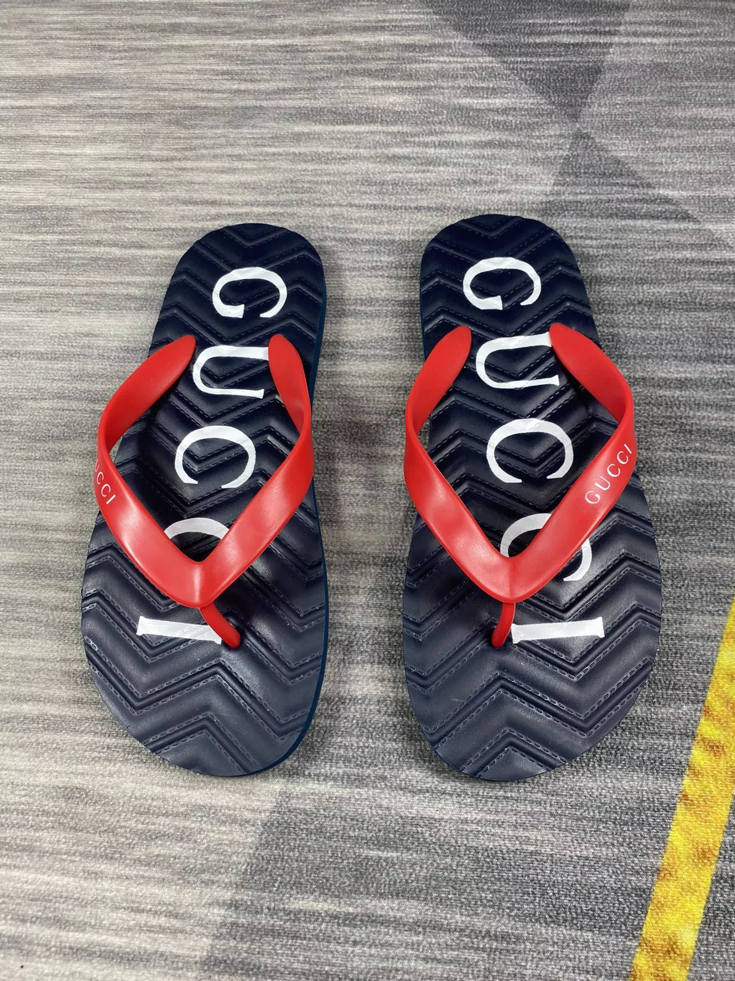 Gucci Slippers For Men AllSeason 7534