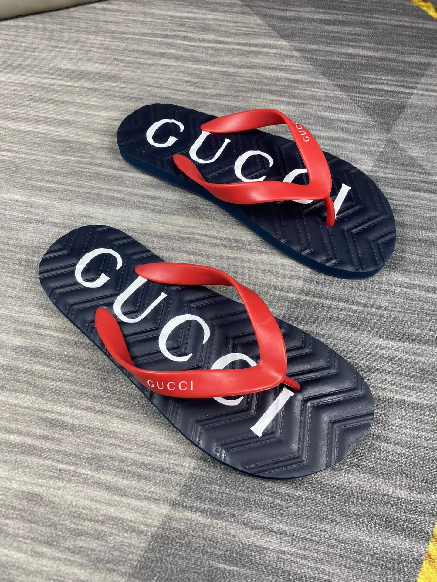 Gucci Slippers For Men AllSeason 7534