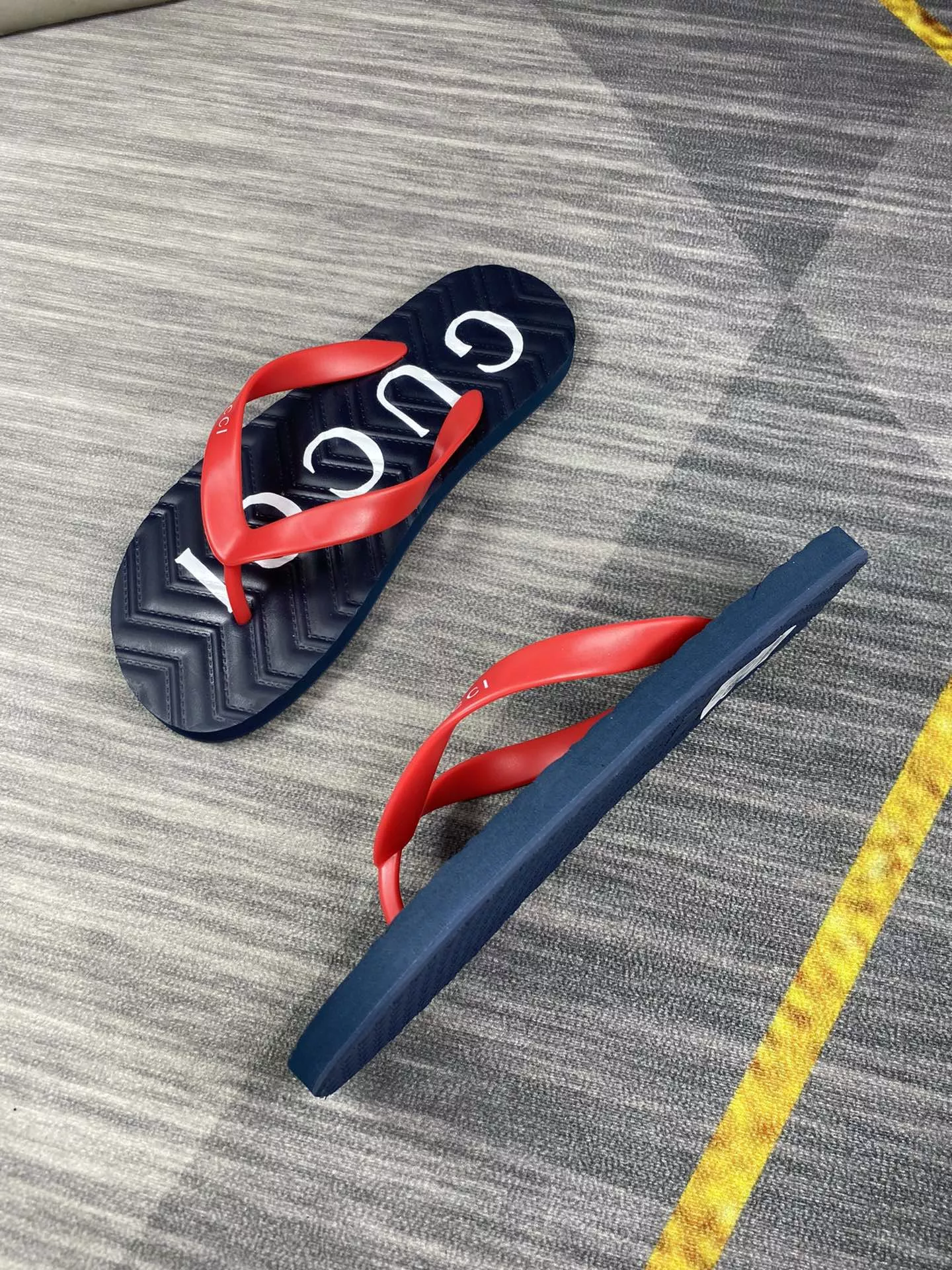 Gucci Slippers For Men AllSeason 7534