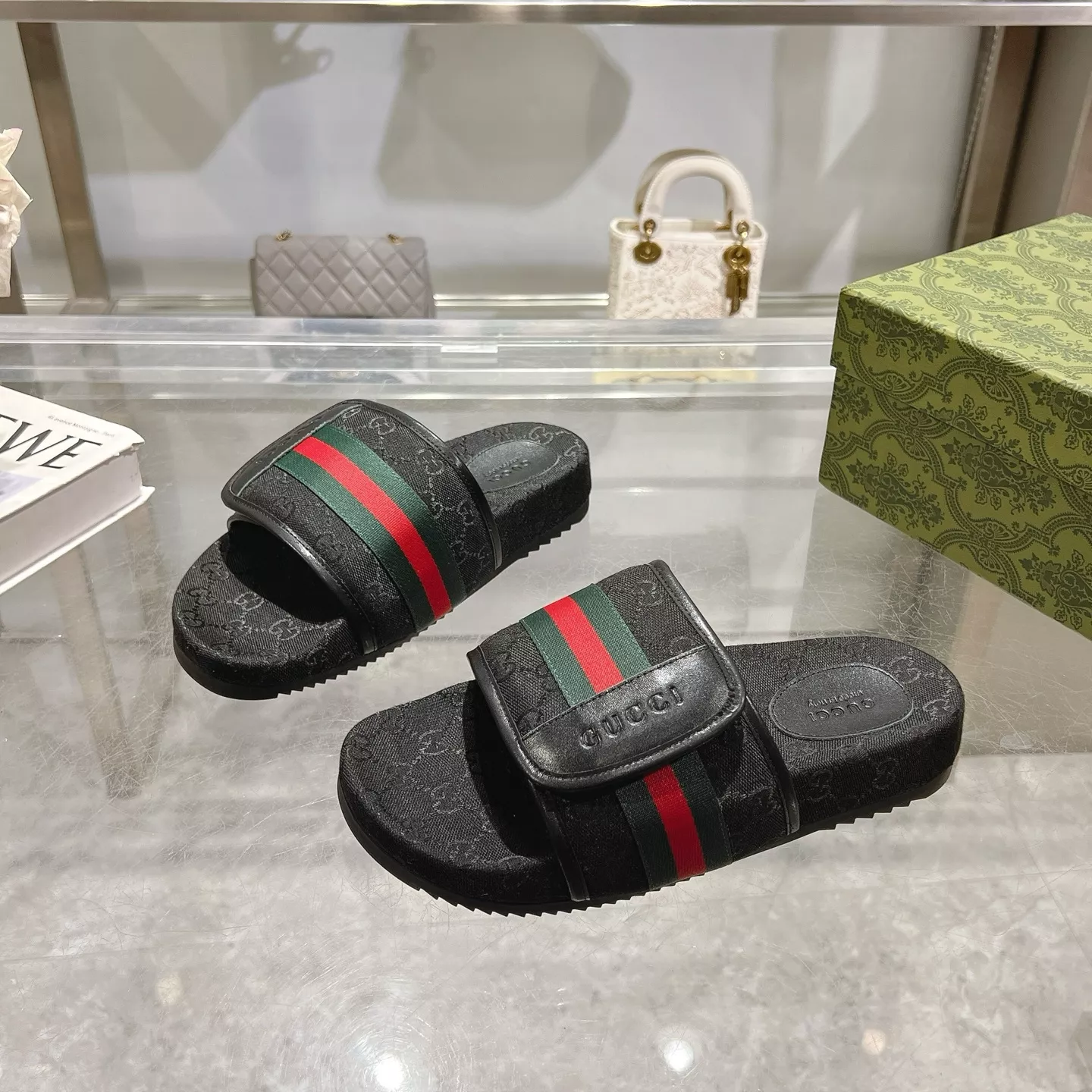 Gucci Slippers For Men Bright 9895