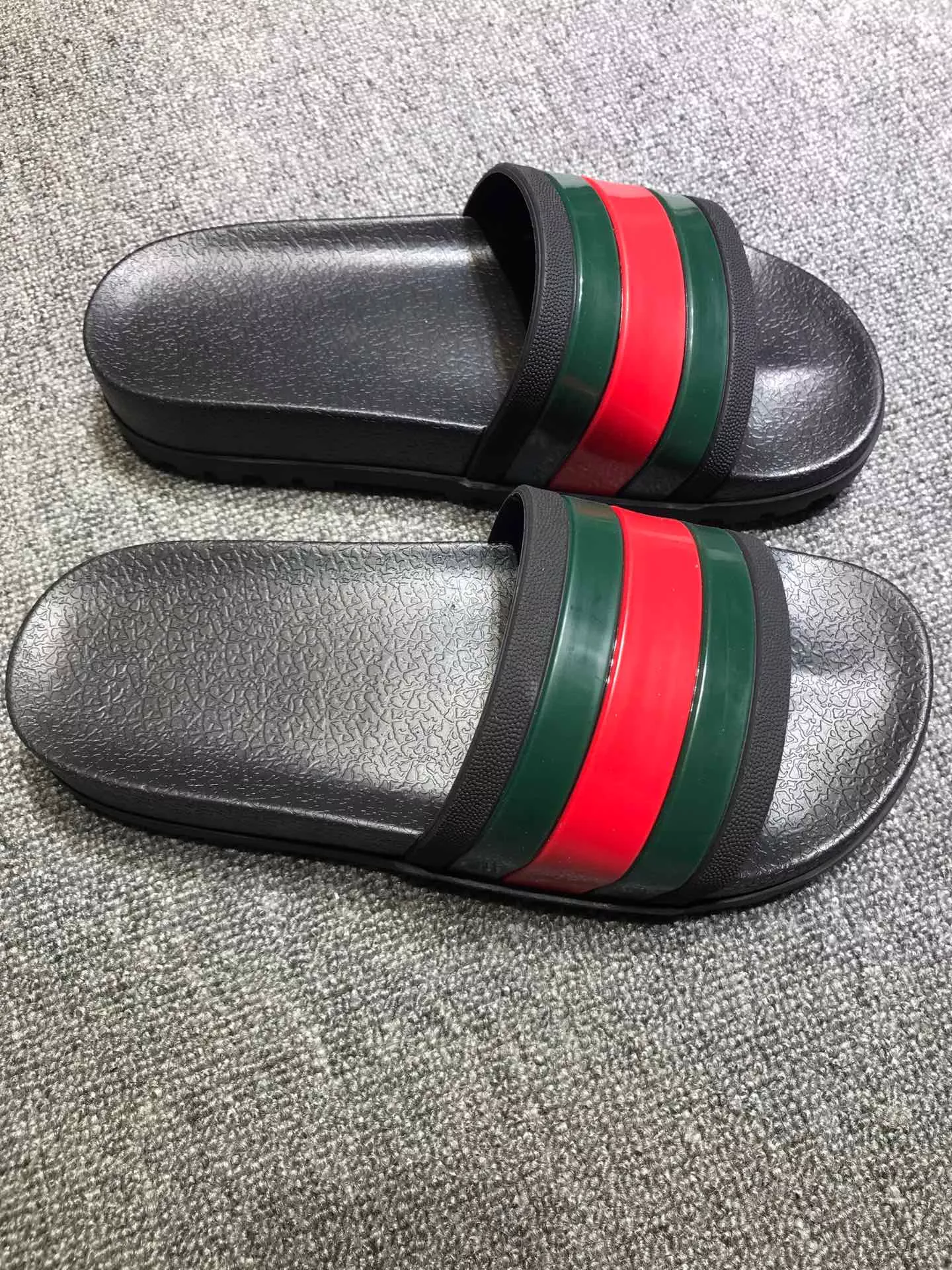 Gucci Slippers For Men Durable 6262