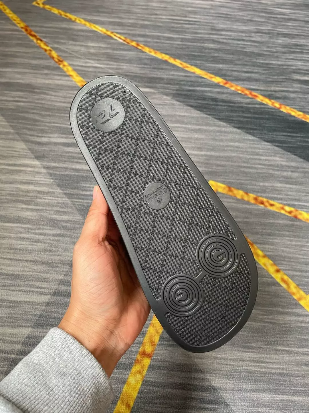 Gucci Slippers For Men EasyMatch 7789