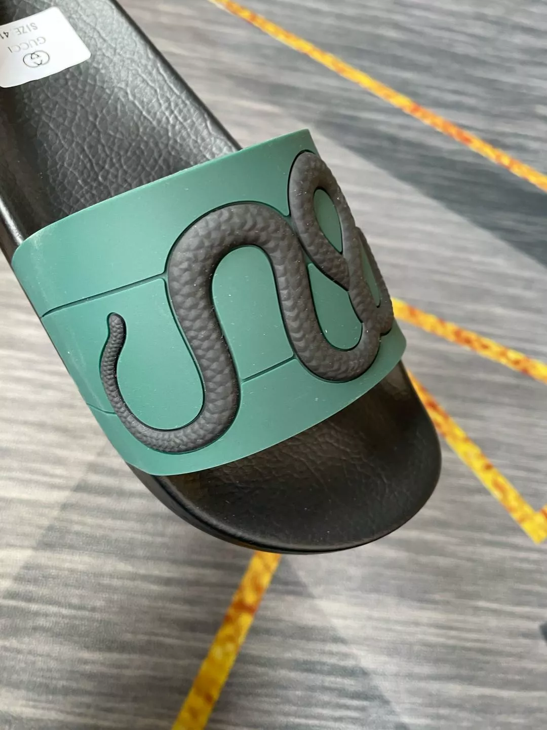 Gucci Slippers For Men EasyMatch 7789