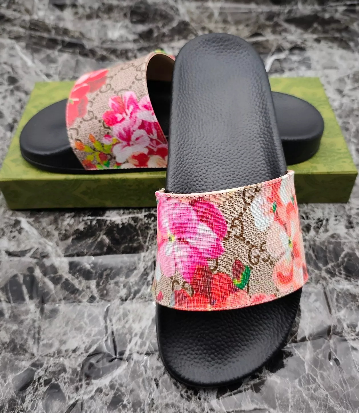 Gucci Slippers For Men Fashionable 7906