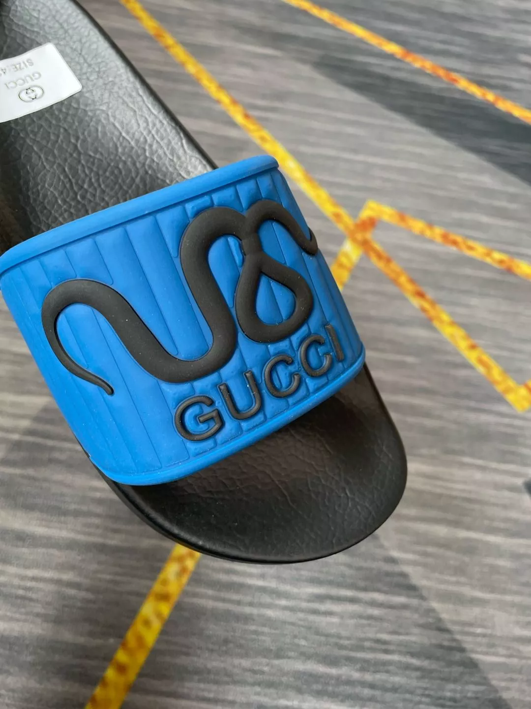 Gucci Slippers For Men Fashionable 9702