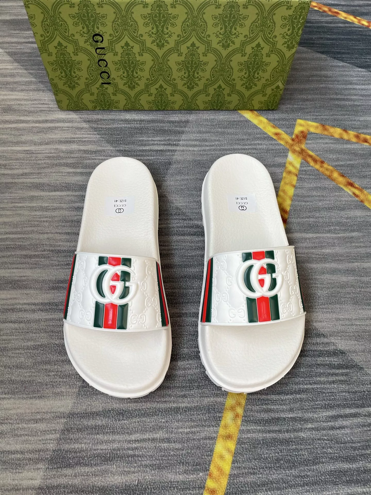 Gucci Slippers For Men Functional 5582