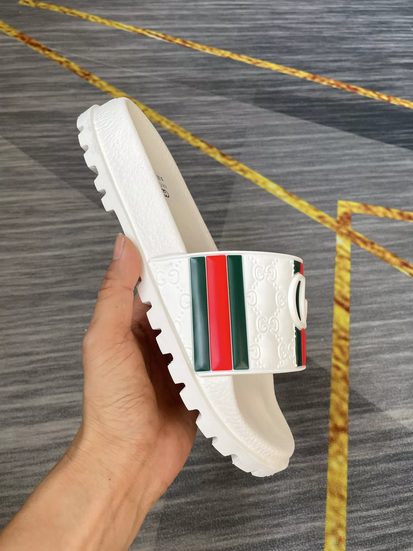 Gucci Slippers For Men Functional 5582