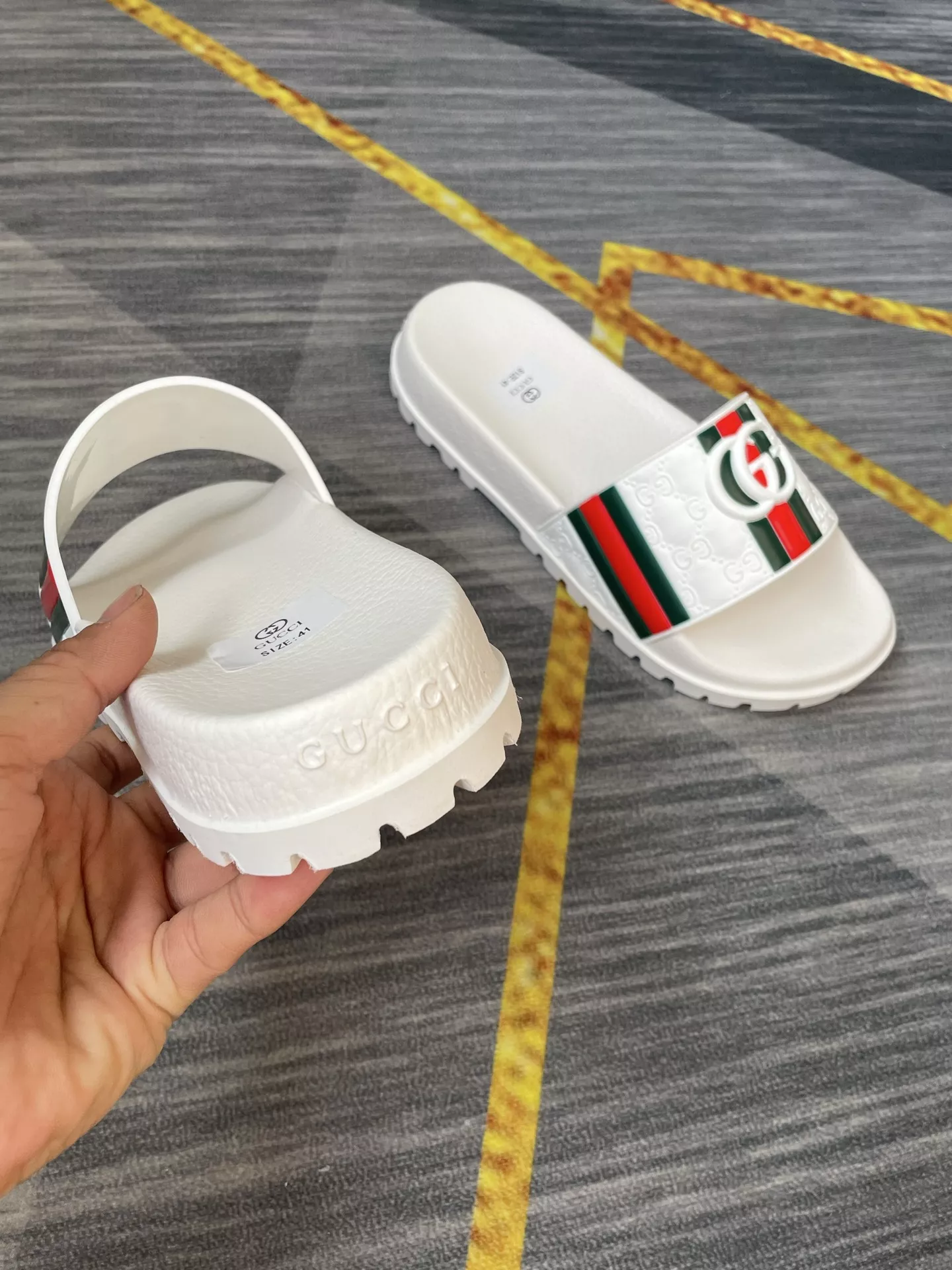 Gucci Slippers For Men Functional 5582
