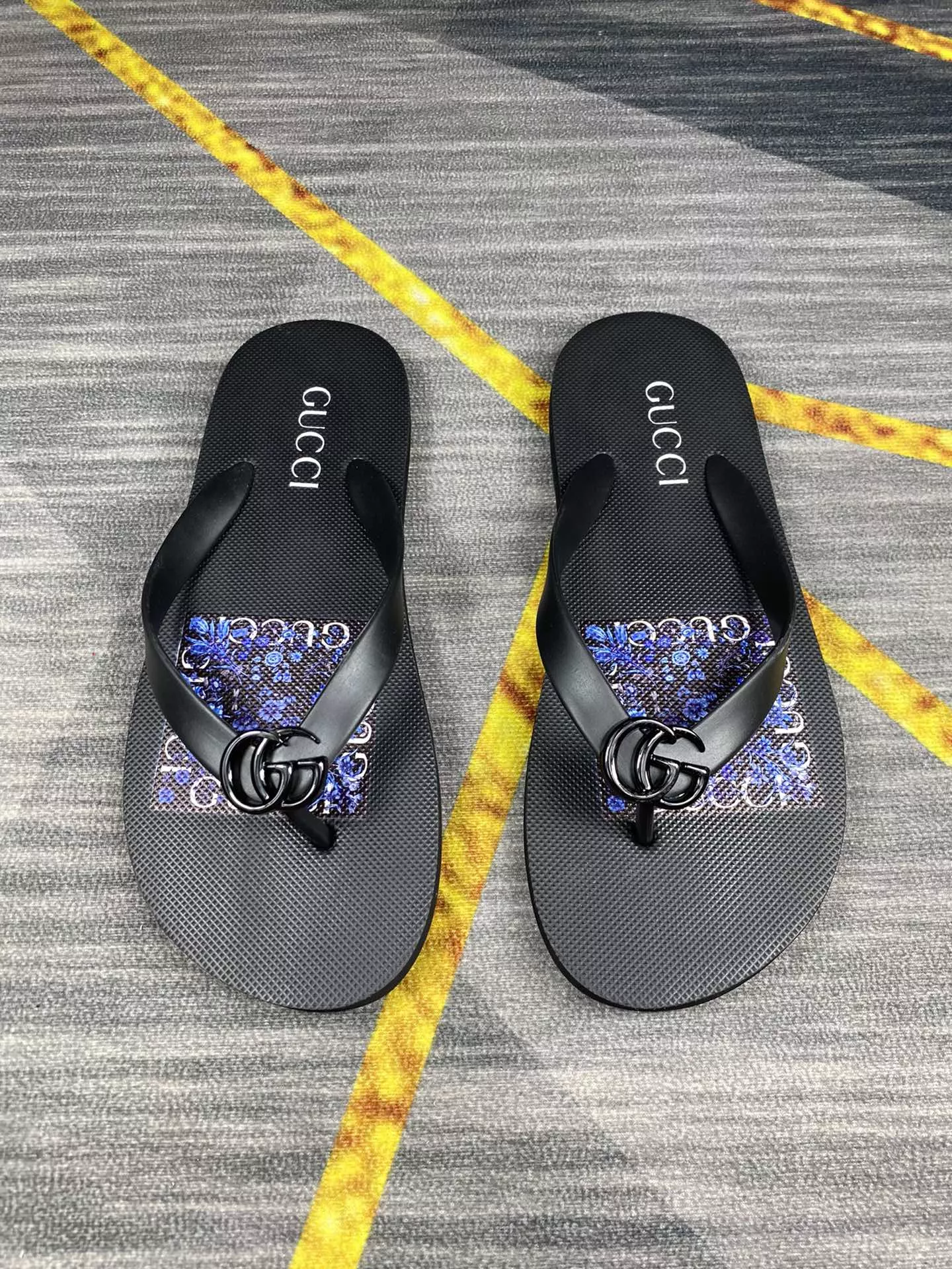 Gucci Slippers For Men Functional 7408