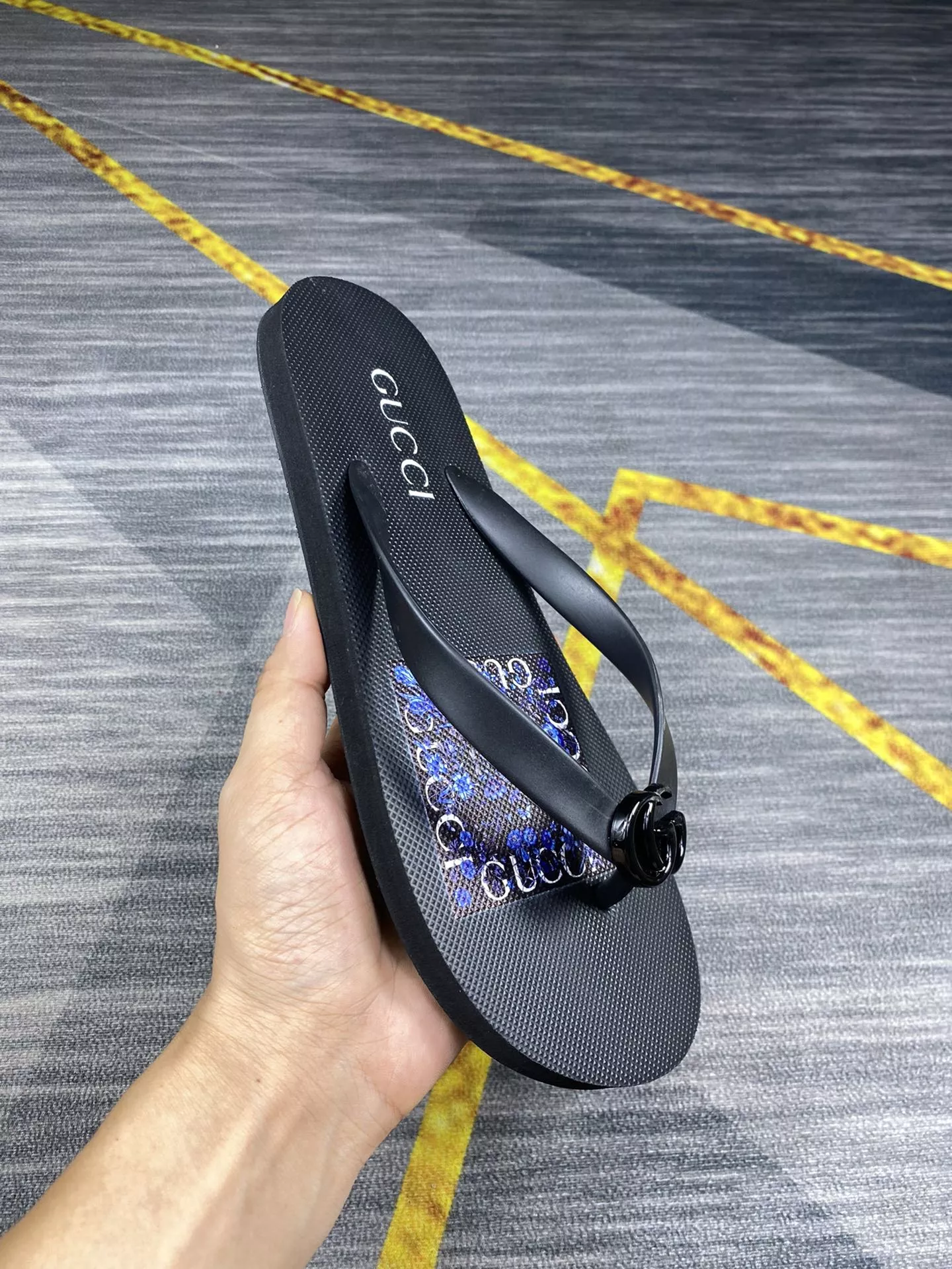 Gucci Slippers For Men Functional 7408