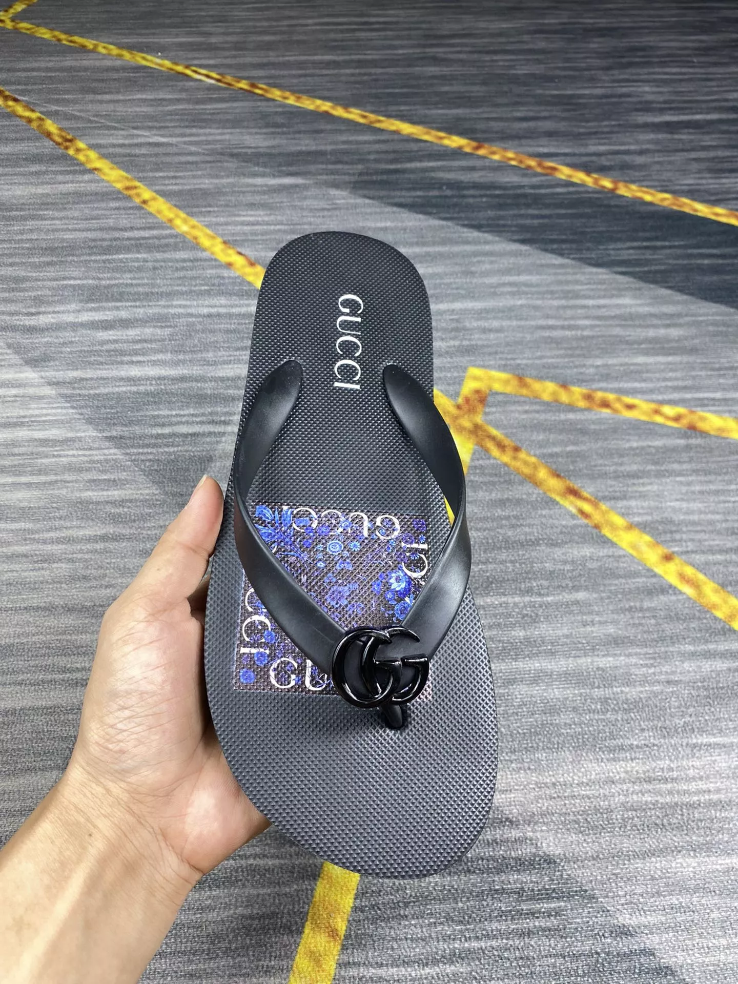 Gucci Slippers For Men Functional 7408