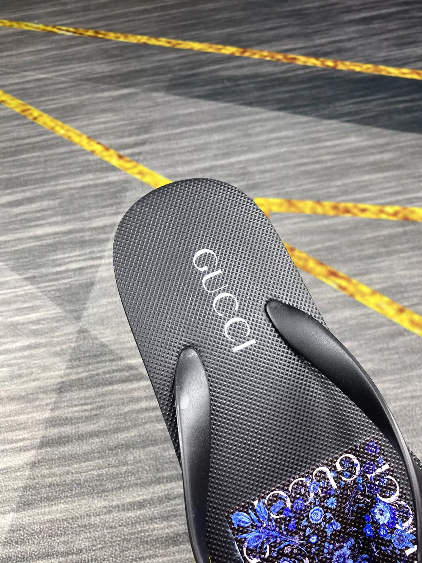 Gucci Slippers For Men Functional 7408