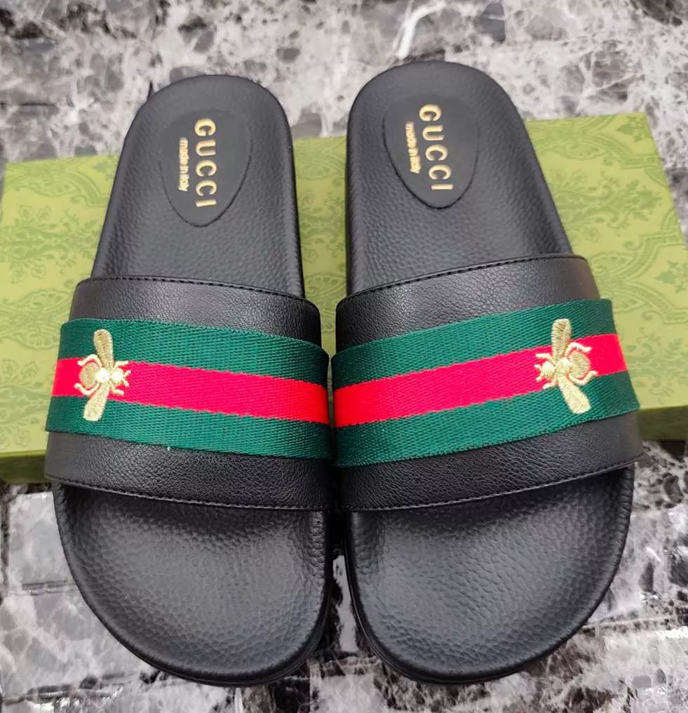 Gucci Slippers For Men Minimalist 1066