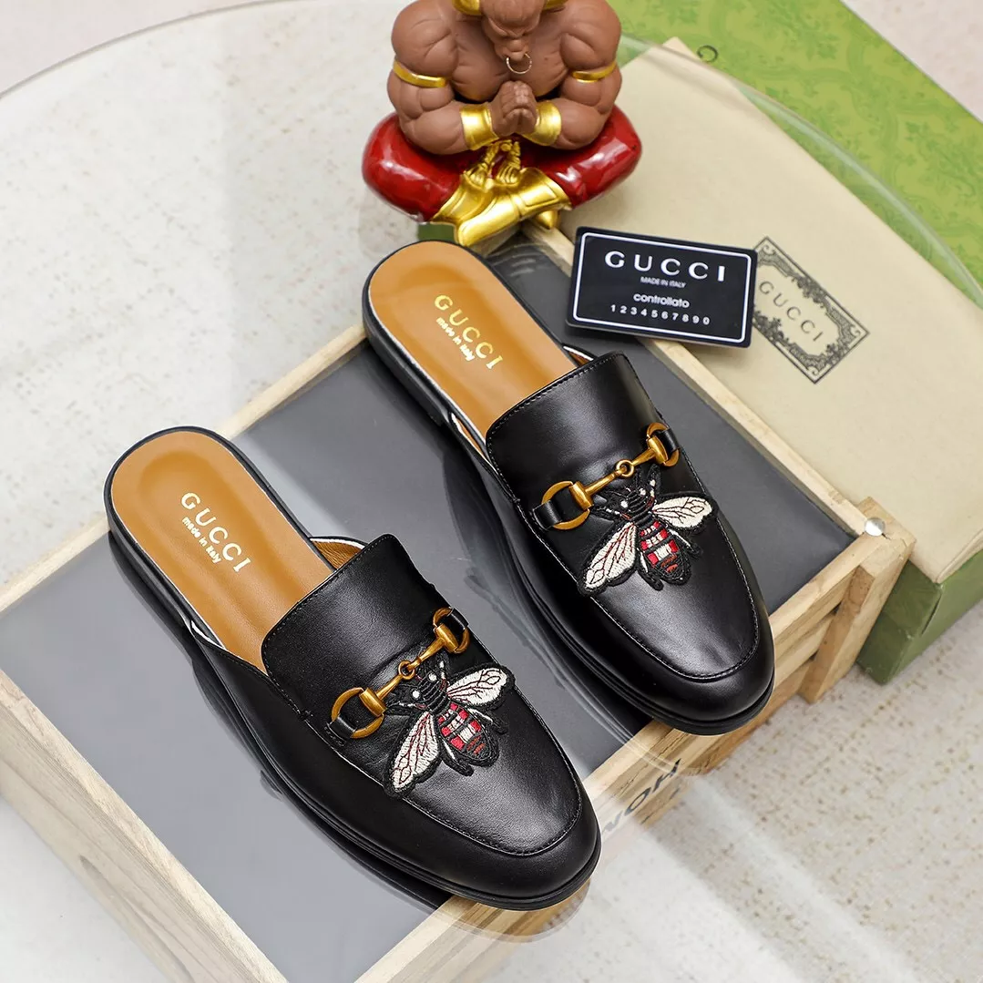 Gucci Slippers For Men Minimalist 4746