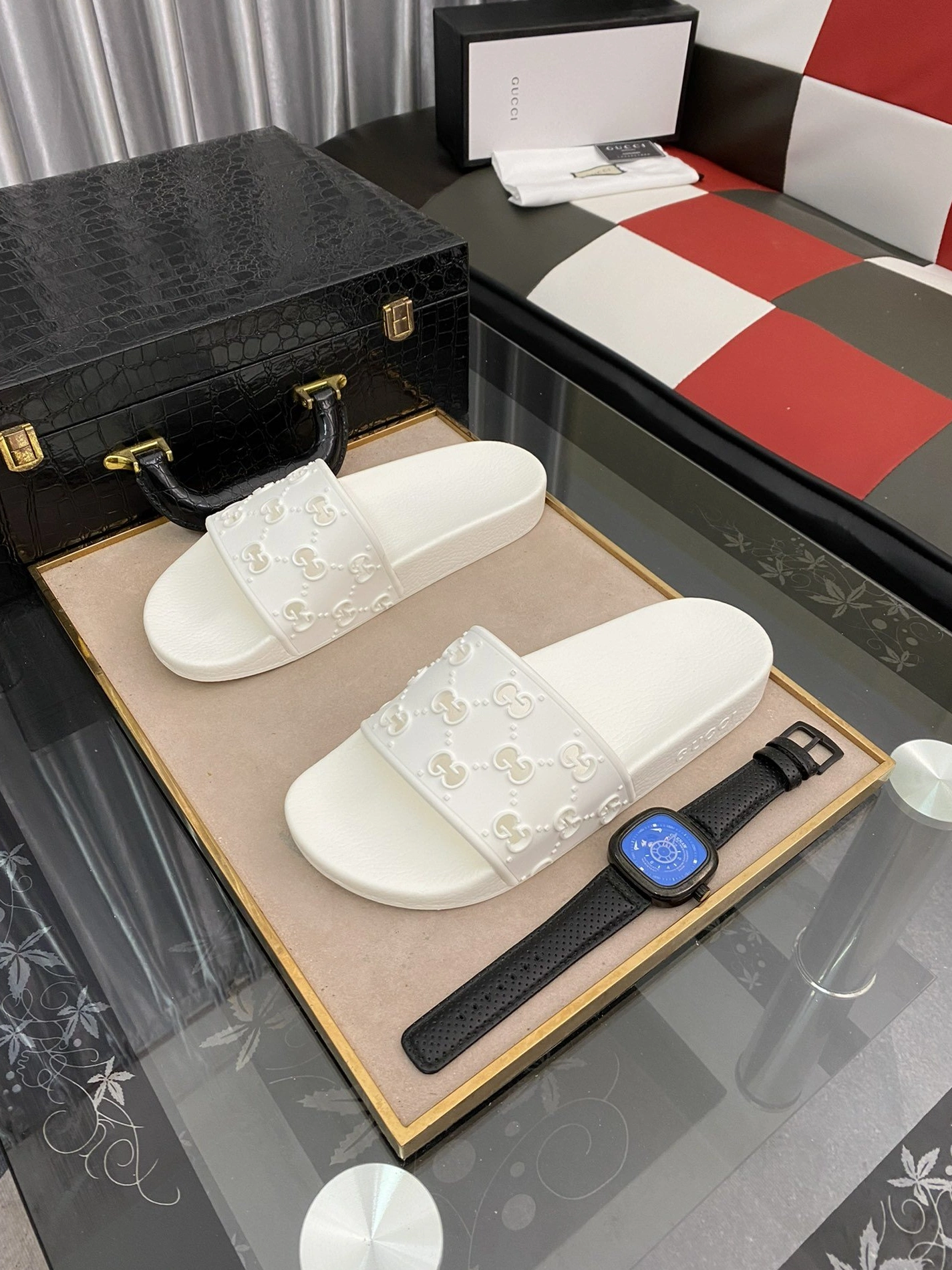 Gucci Slippers For Men Minimalist 6640