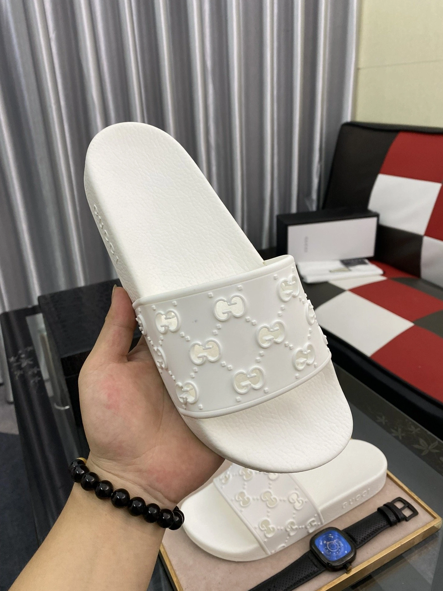 Gucci Slippers For Men Minimalist 6640