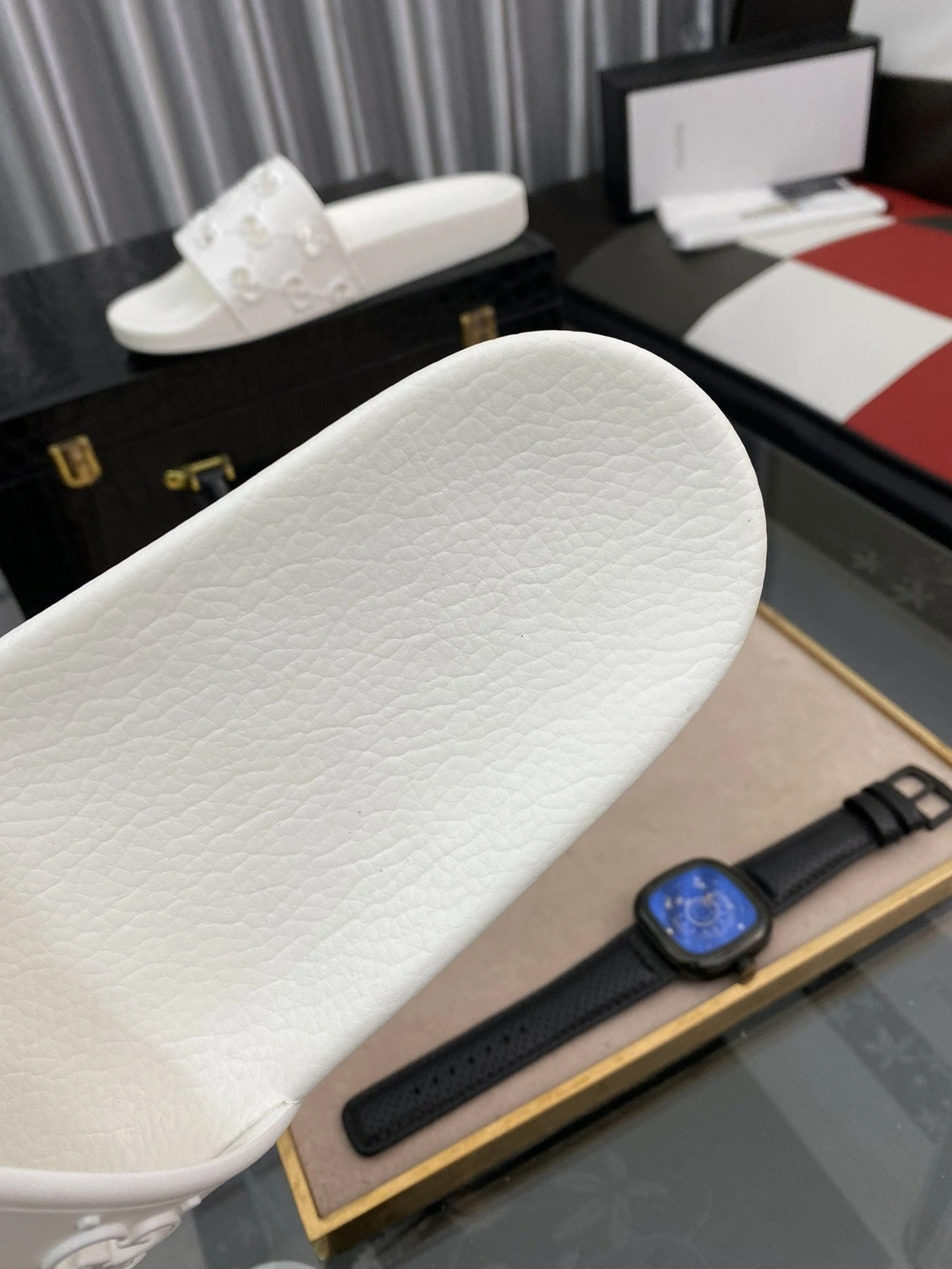 Gucci Slippers For Men Minimalist 6640
