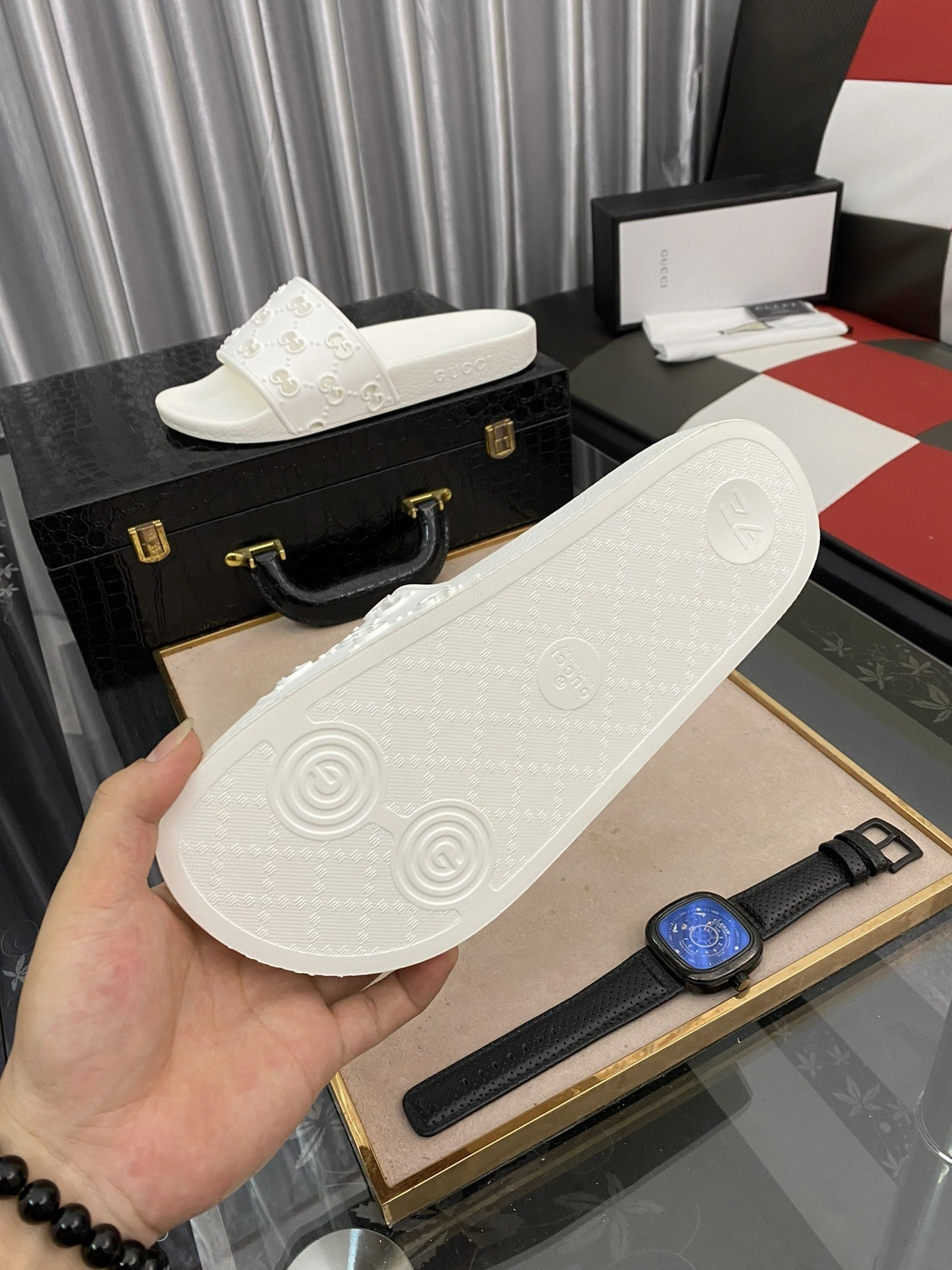 Gucci Slippers For Men Minimalist 6640