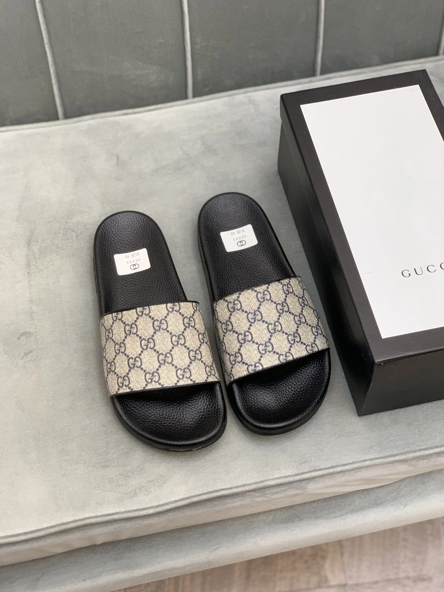 Gucci Slippers For Men Refined 2565