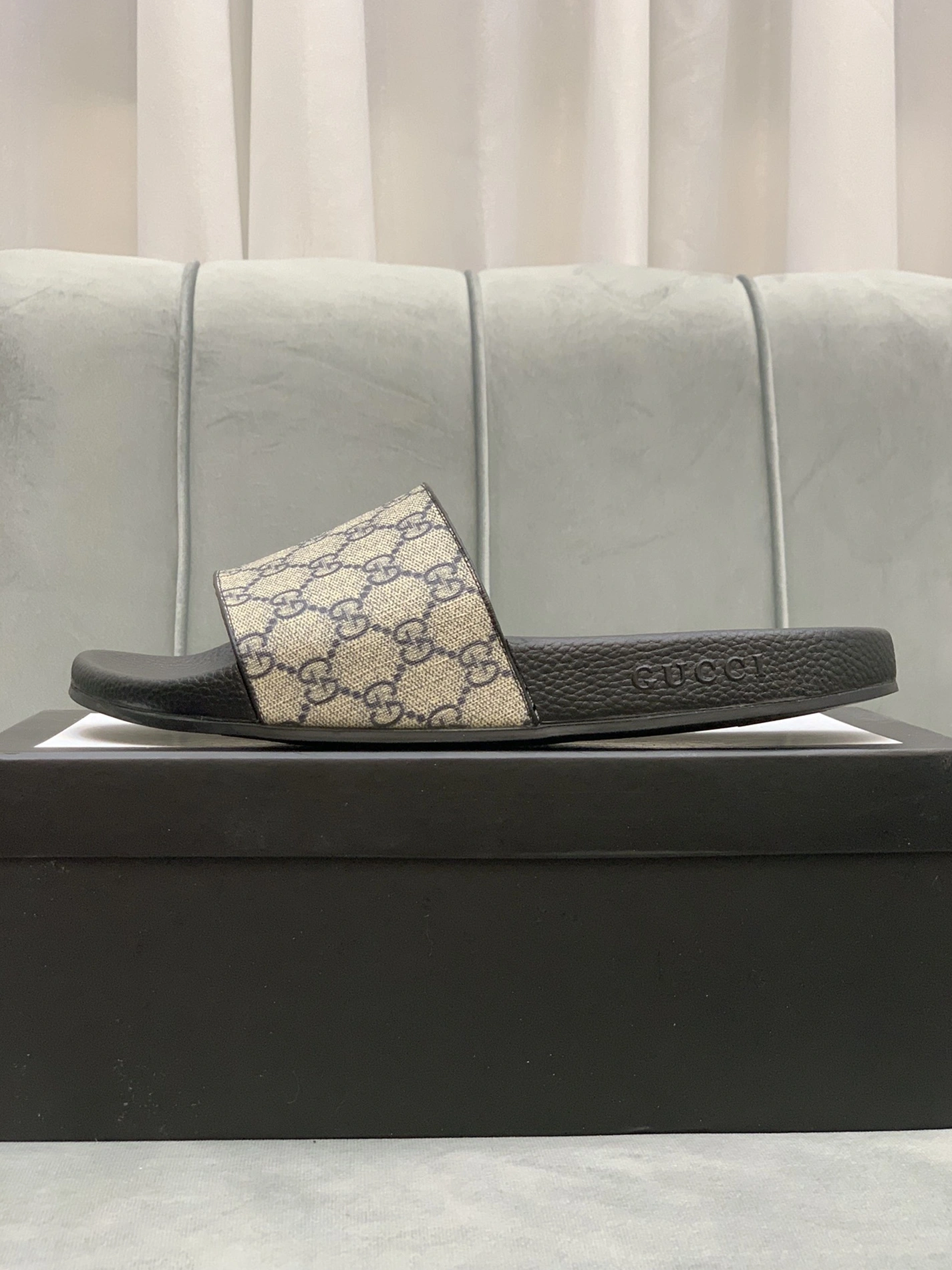 Gucci Slippers For Men Refined 2565