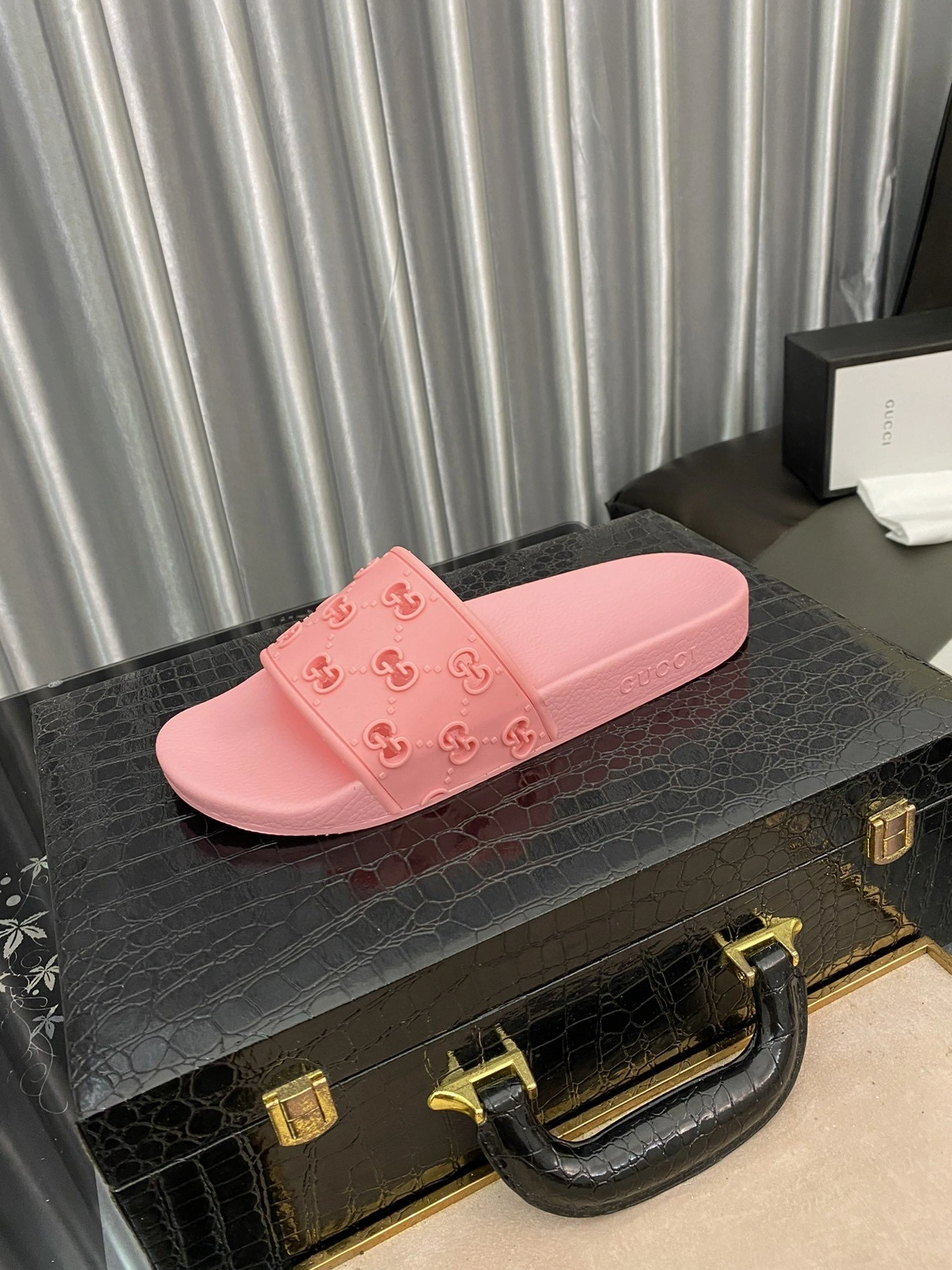 Gucci Slippers For Men Refined 5280