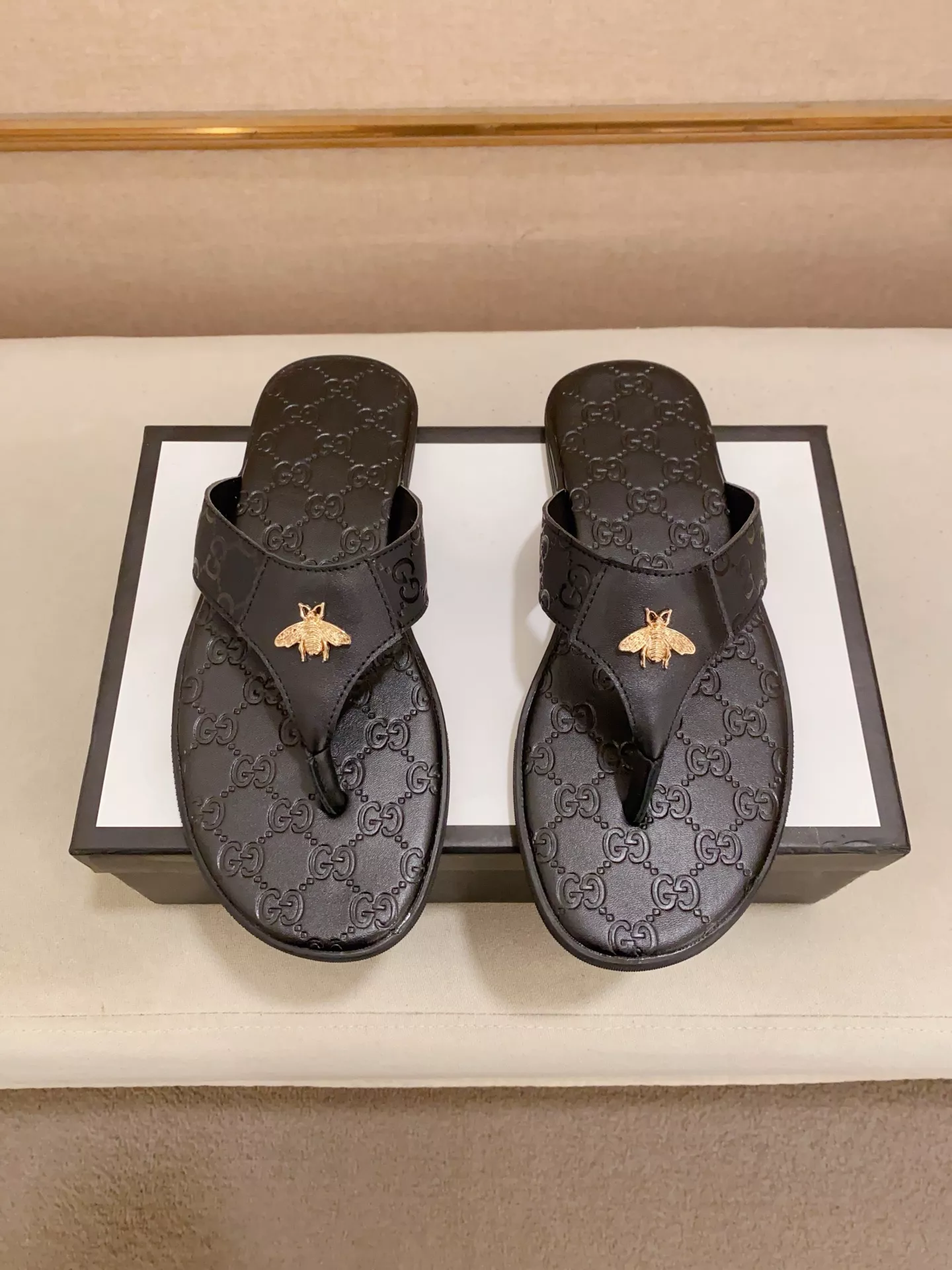 Gucci Slippers For Men Sleek 7574