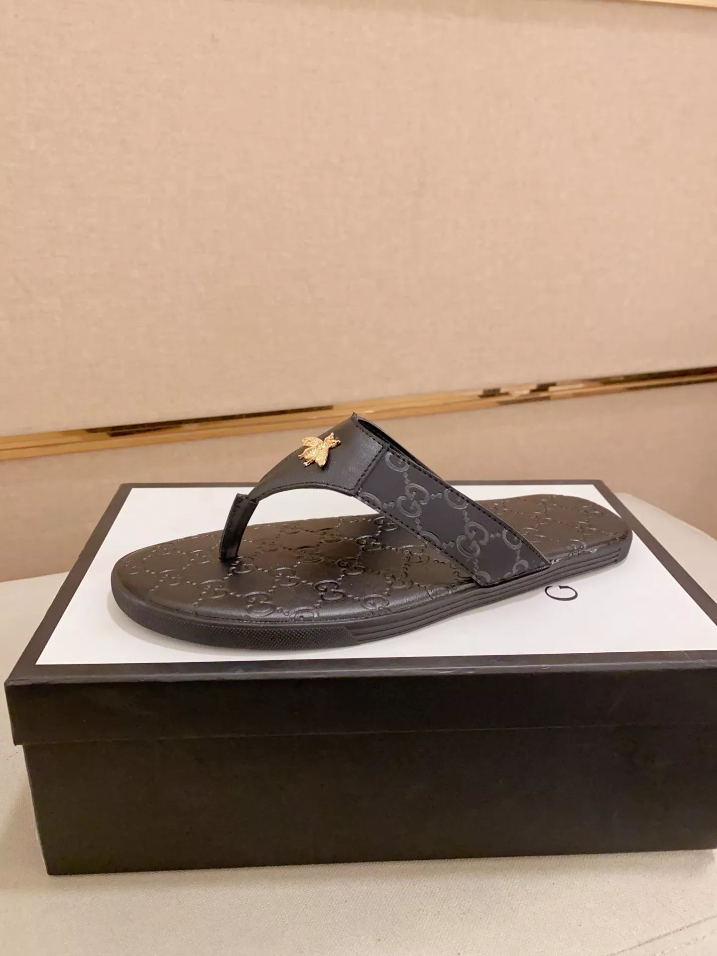Gucci Slippers For Men Sleek 7574