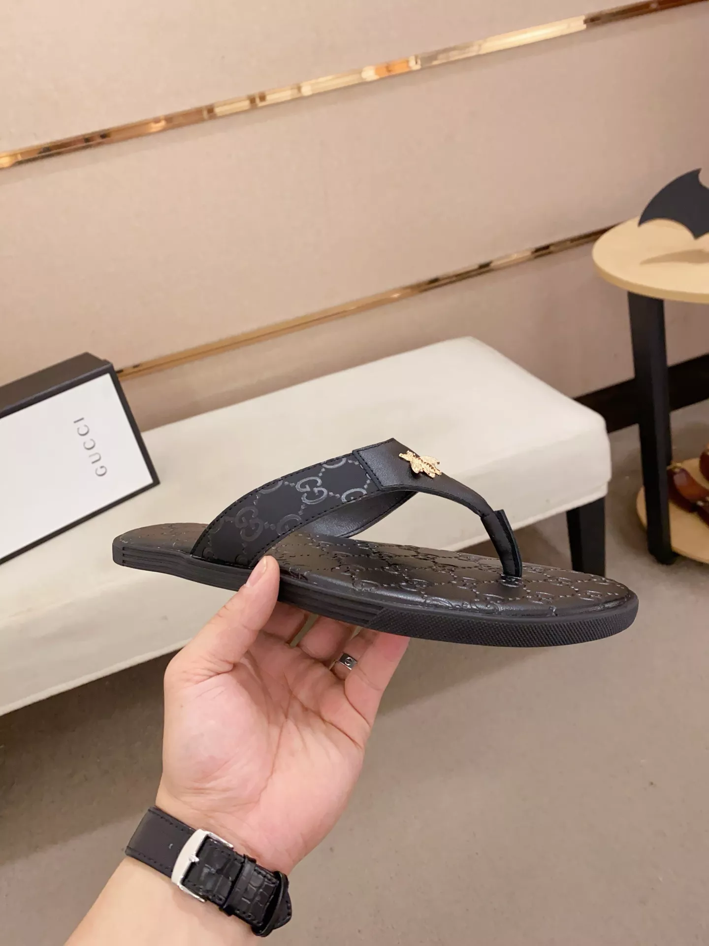 Gucci Slippers For Men Sleek 7574