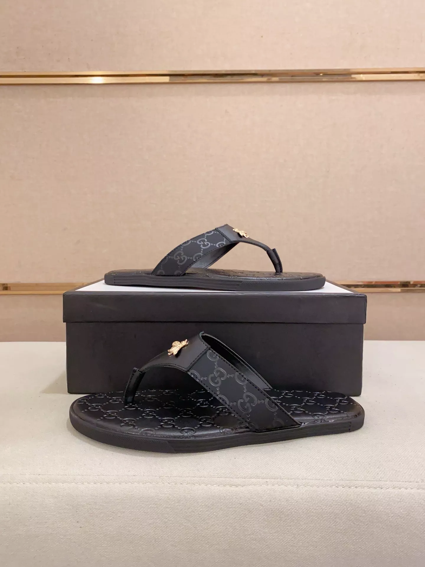 Gucci Slippers For Men Sleek 7574