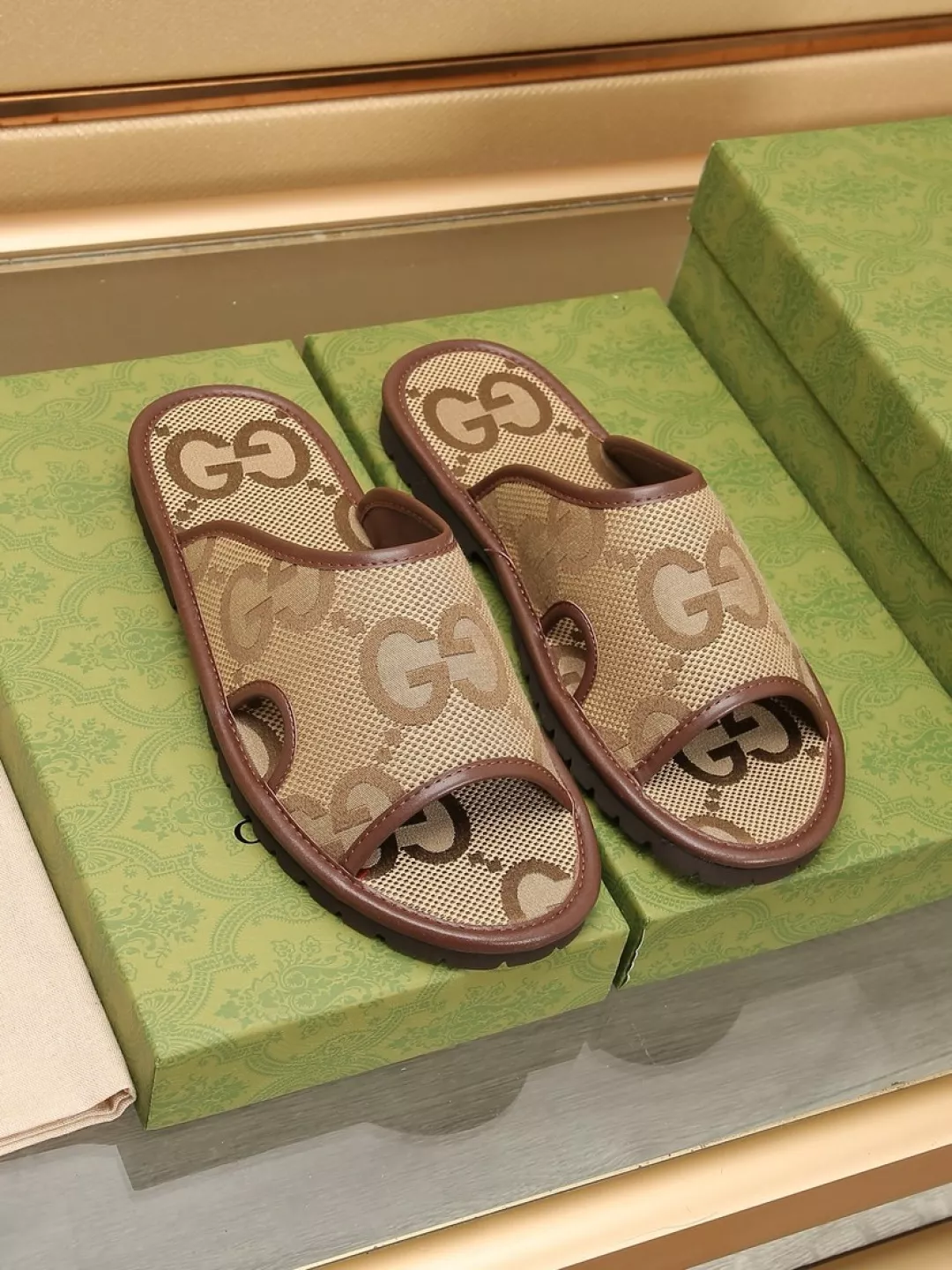 Gucci Slippers For Men Stylish 4009