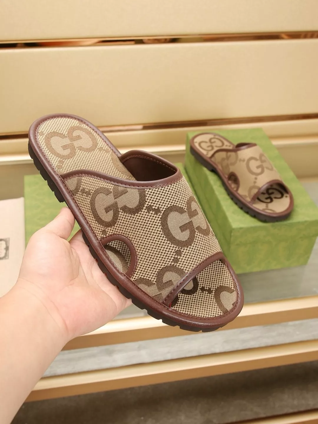 Gucci Slippers For Men Stylish 4009