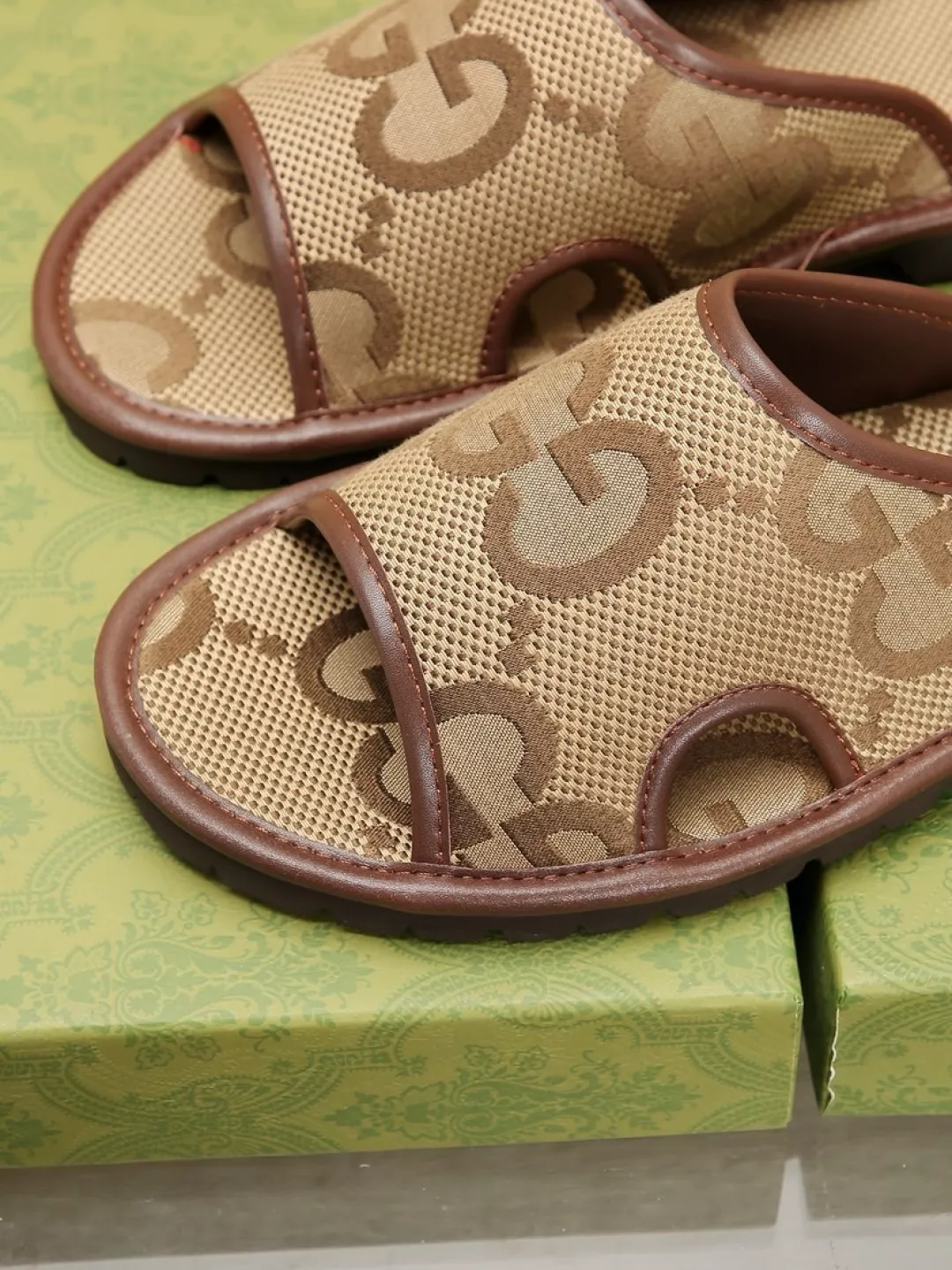 Gucci Slippers For Men Stylish 4009