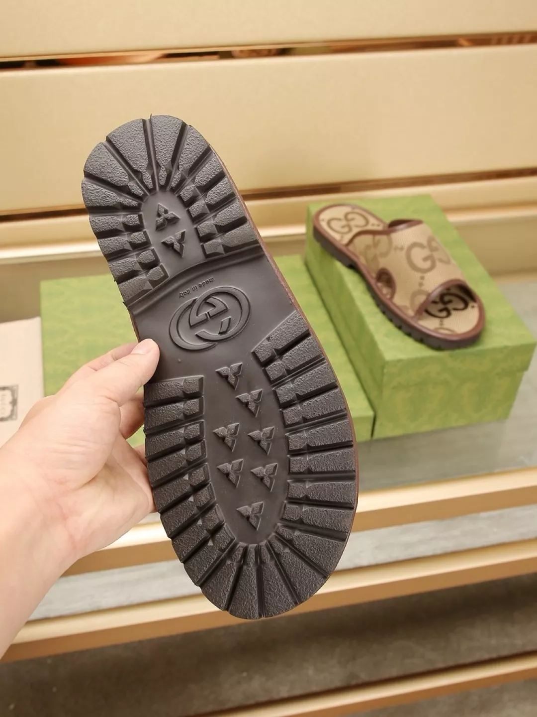 Gucci Slippers For Men Stylish 4009