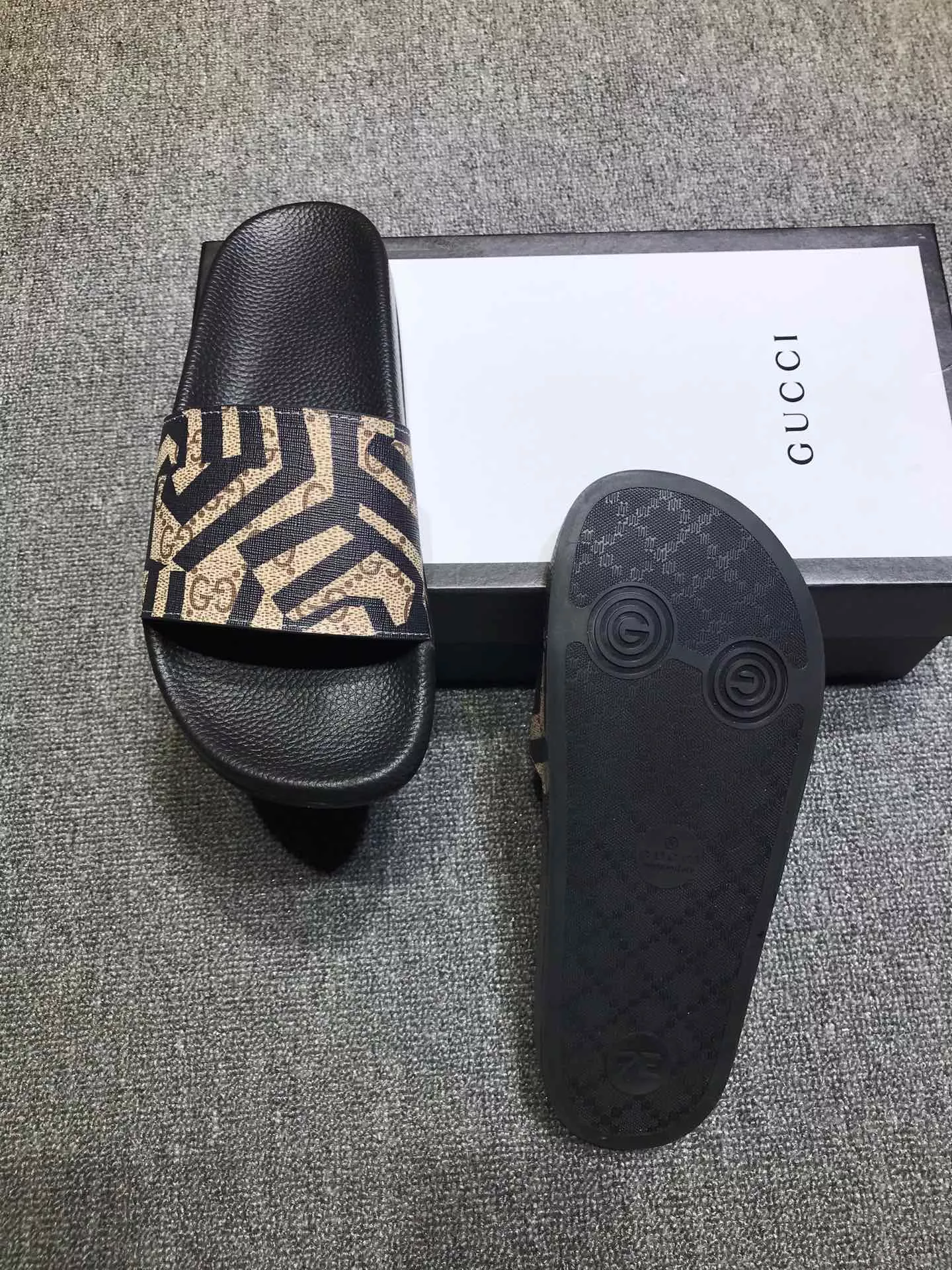 Gucci Slippers For Men Timeless 7909