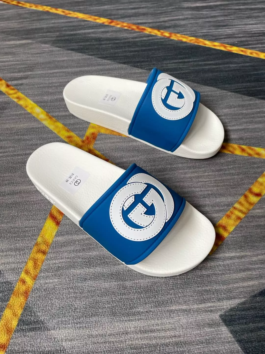 Gucci Slippers For Men Trendsetting 3965