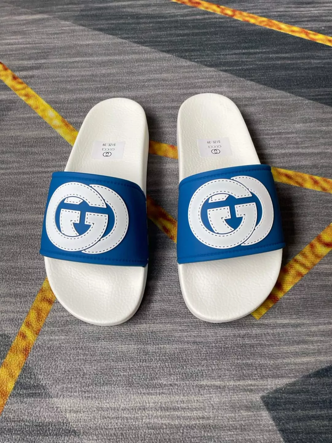 Gucci Slippers For Men Trendsetting 3965